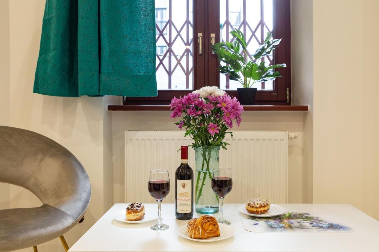 Apartamento Shy But Shining! Lovely, Stylish & Fully Equipped. Cracovia Exterior foto