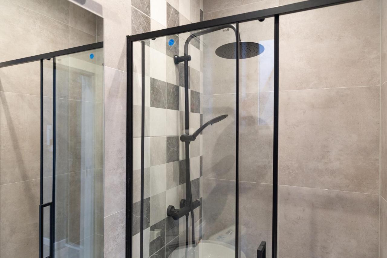 Apartamento Shy But Shining! Lovely, Stylish & Fully Equipped. Cracovia Exterior foto